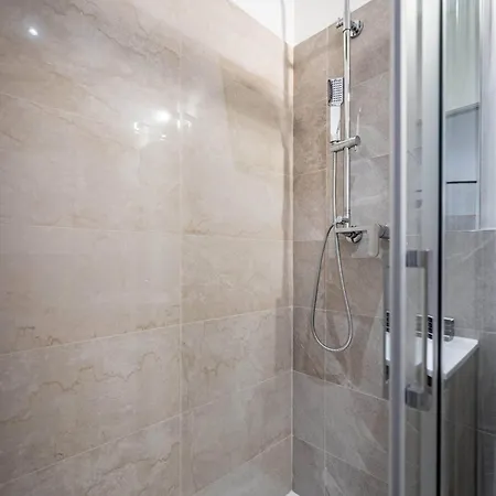 Yd Elegant With Garden דירה