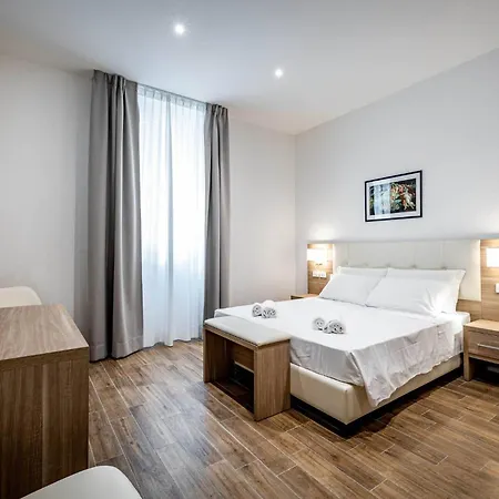 Yd Elegant With Garden דירה *