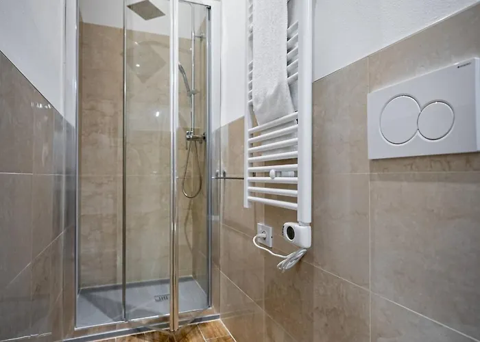 Yd Elegant With Garden